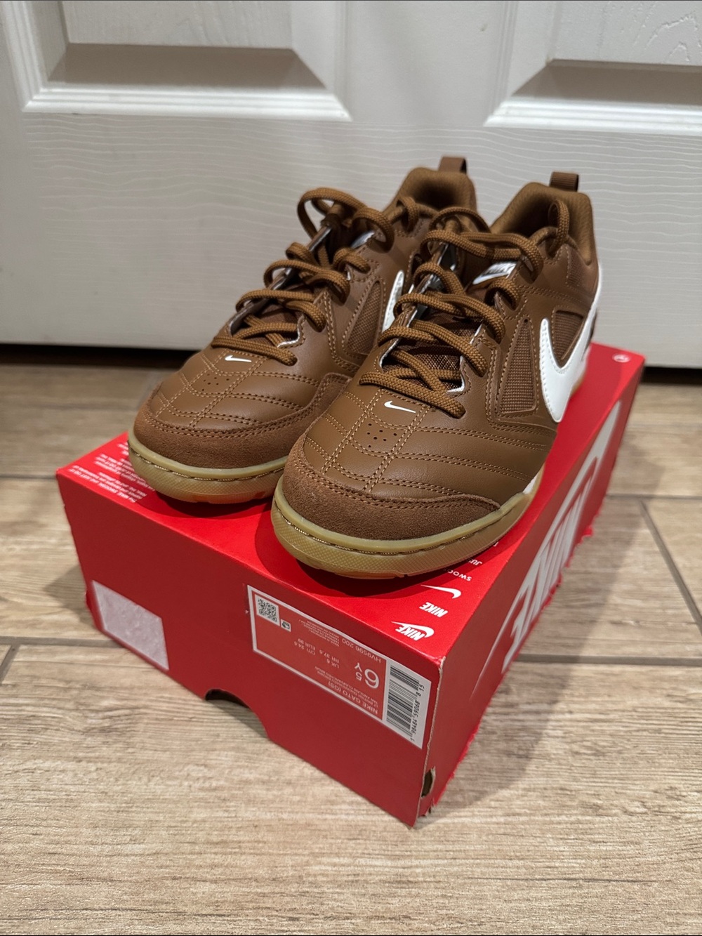 Nike Youth Gato Shoes (Size: 6.5)